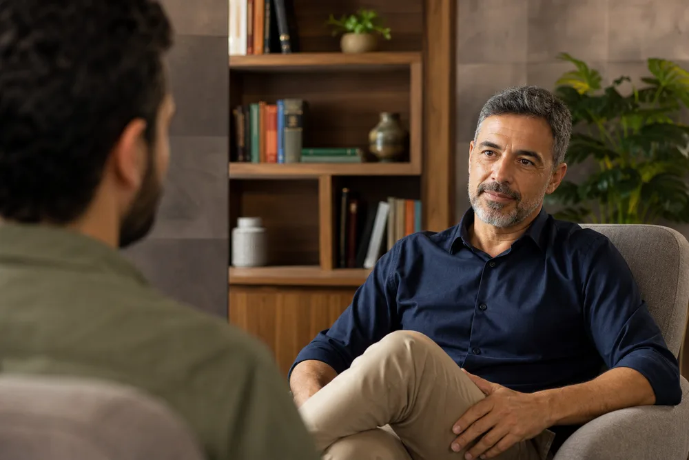 Psicólogo em conversa com um paciente